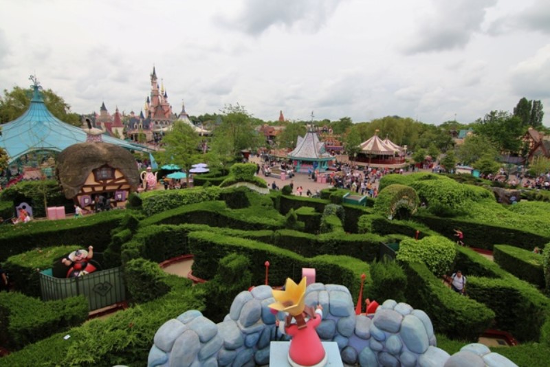 Descubre las mejores atracciones de Disneyland Paris y vive una experiencia única en el parque temático más mágico de Europa.
