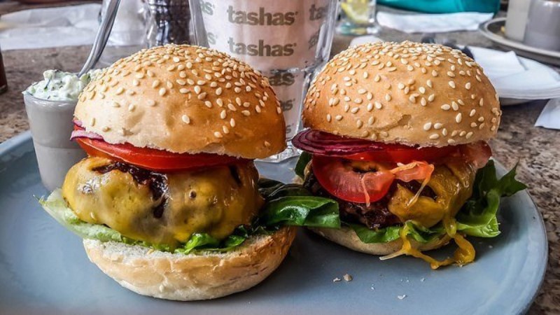 Descubre las hamburguesas más deliciosas de Nueva York con nuestra lista de los mejores lugares para probarlas. ¡No te las pierdas! #HamburguesasNY #ComidaDeliciosa #TurismoGastronómico